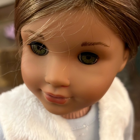 American Girl Leah - Picture 2 of 10